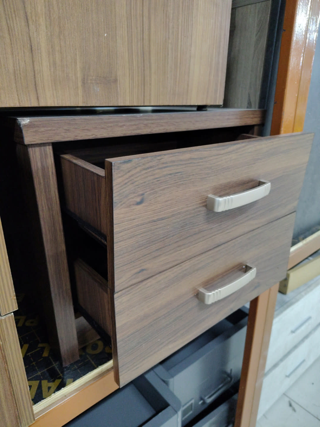 2-Drawer Nightstand 3
