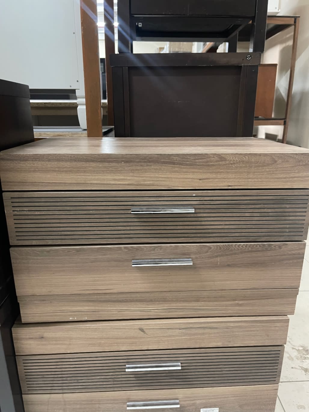 3-Drawer Chest of Drawers 3