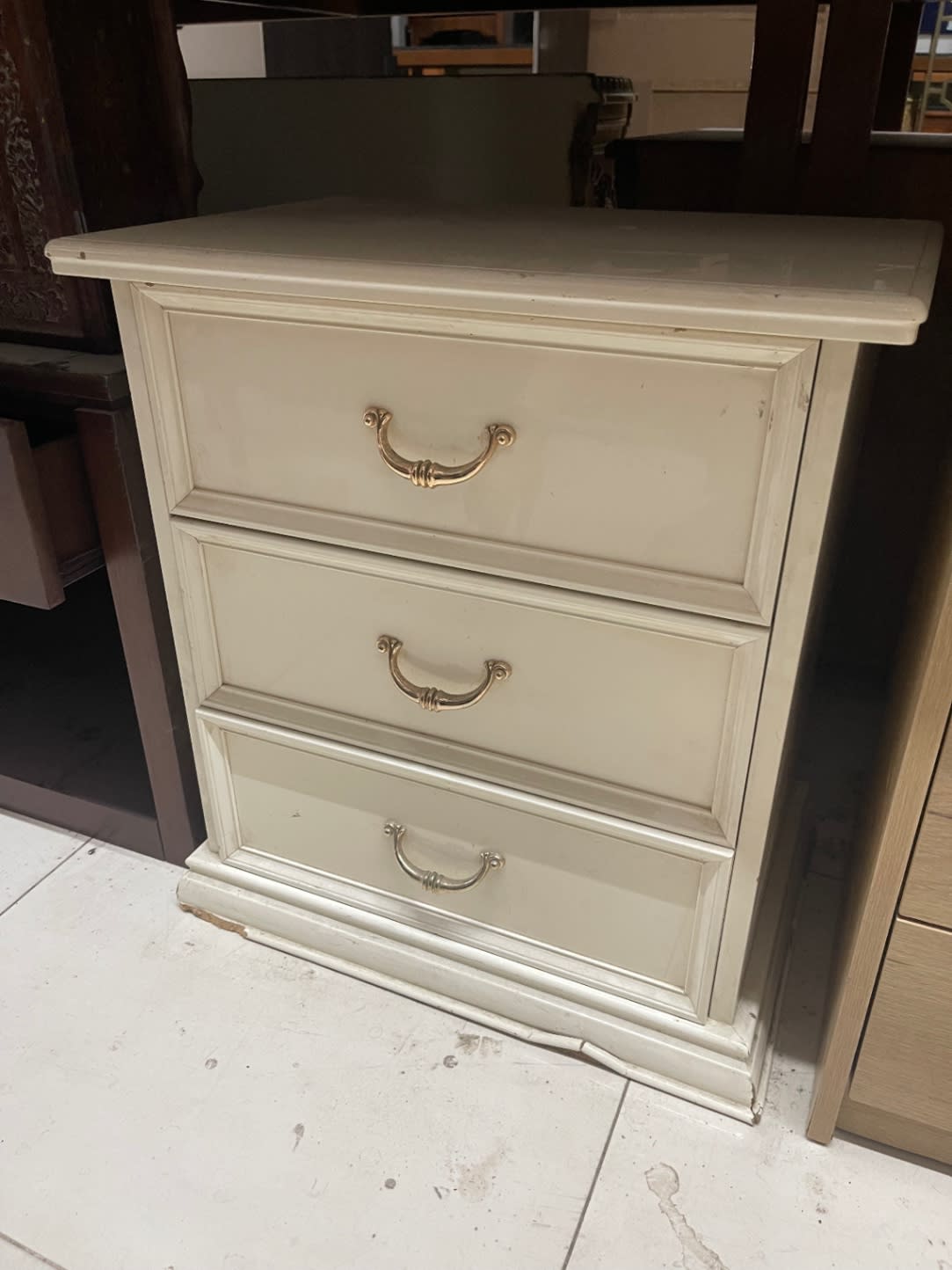 3-Drawer Nightstand 2