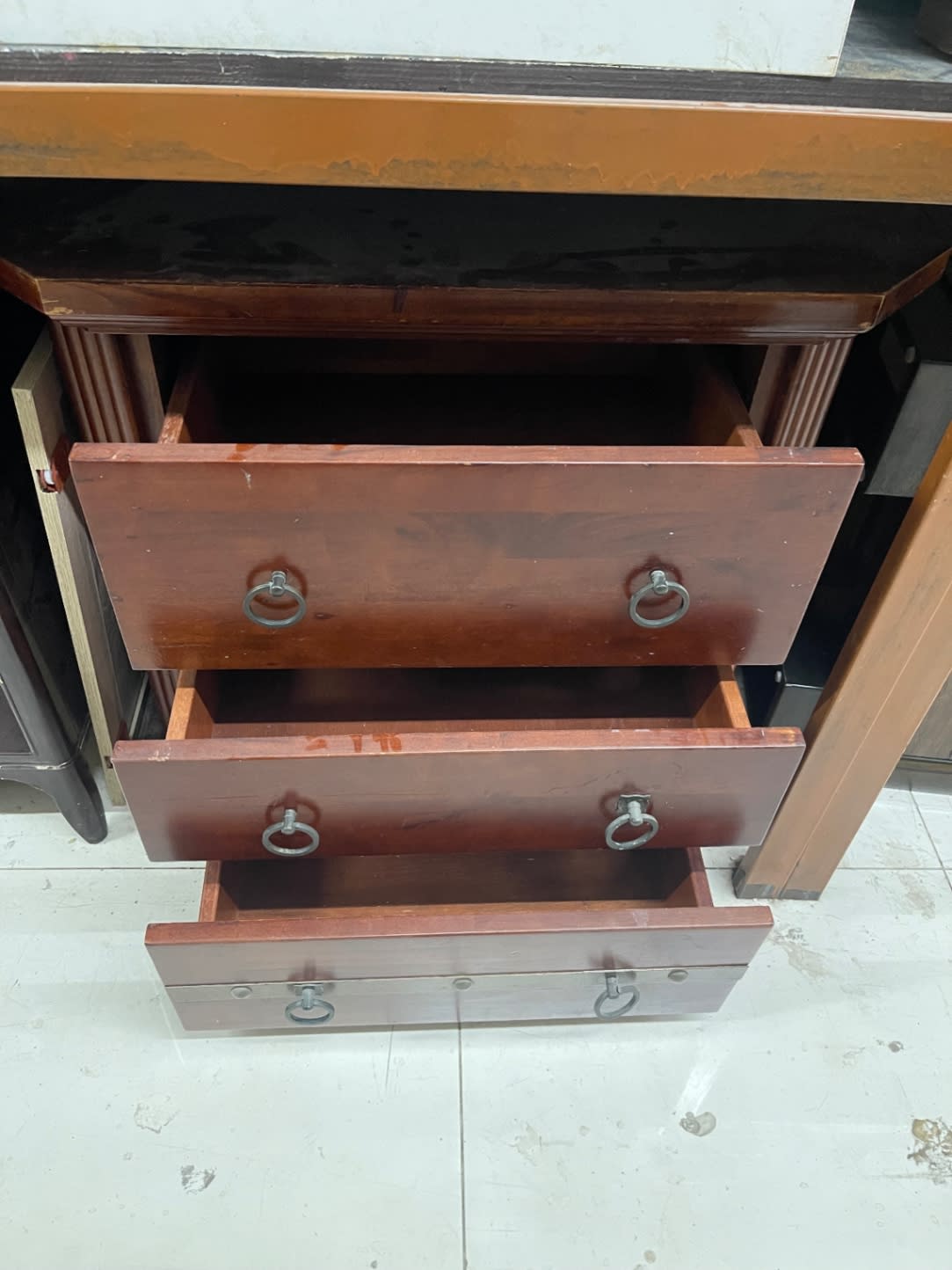 Bufaisal barcode label for used 3-drawer chest of drawers at Shop C Ajman