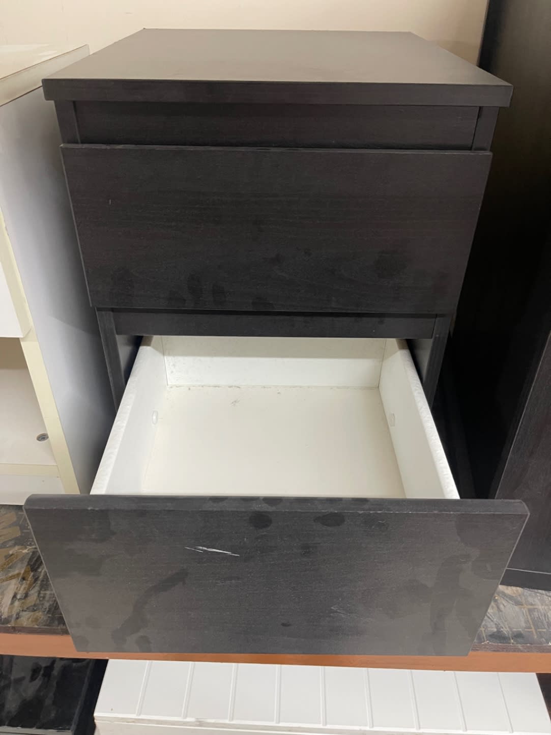 2-Drawer Nightstand 2