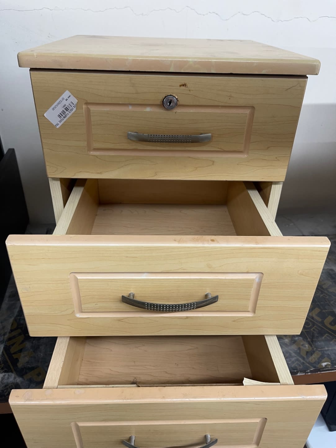 3-Drawer Bedside Cabinet with Lock 2
