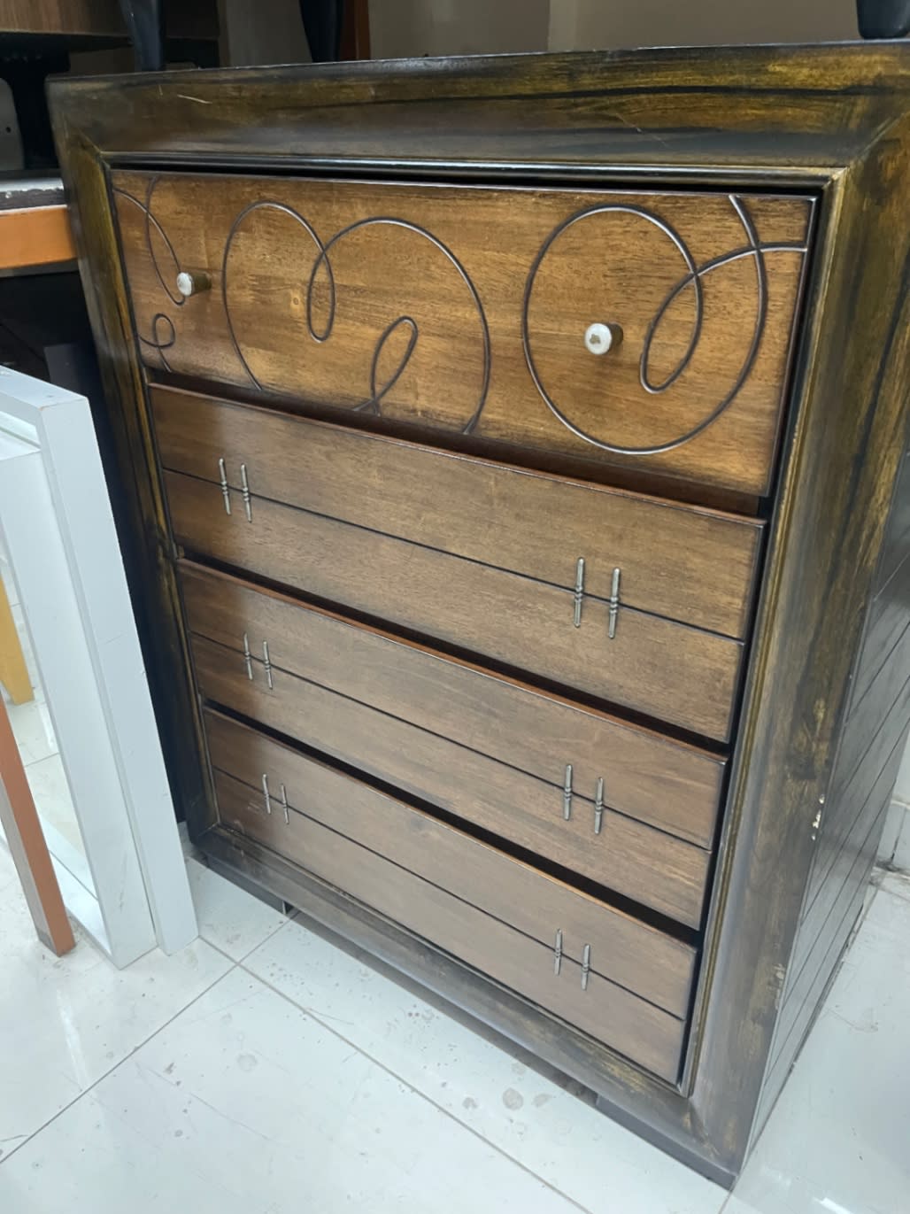 5-Drawer Chest of Drawers 3