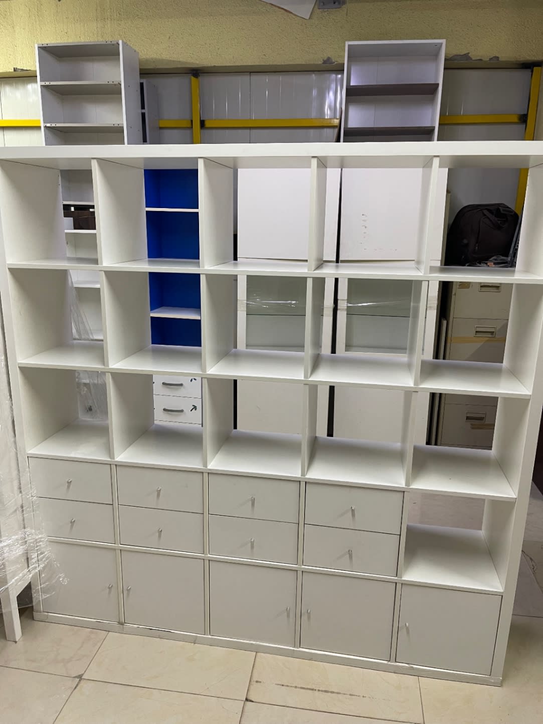 Bufaisal barcode label for used white large bookcase — barcode unreadable in photo