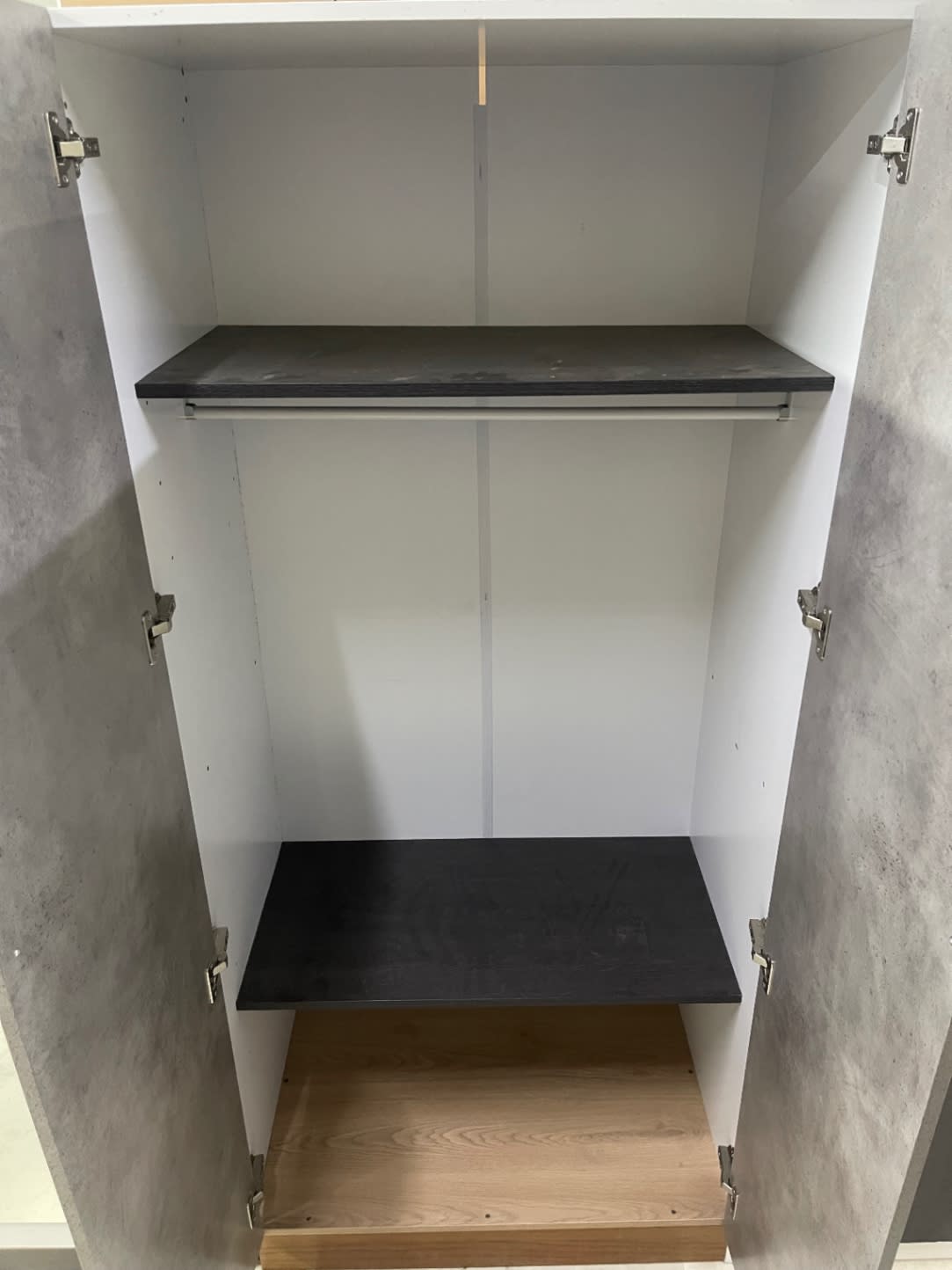 2-Door Mirrored Wardrobe 2