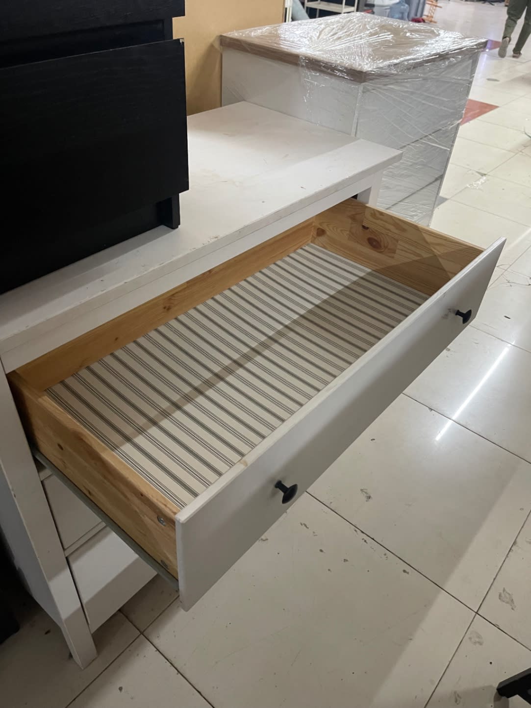 4-Drawer Chest of Drawers 3