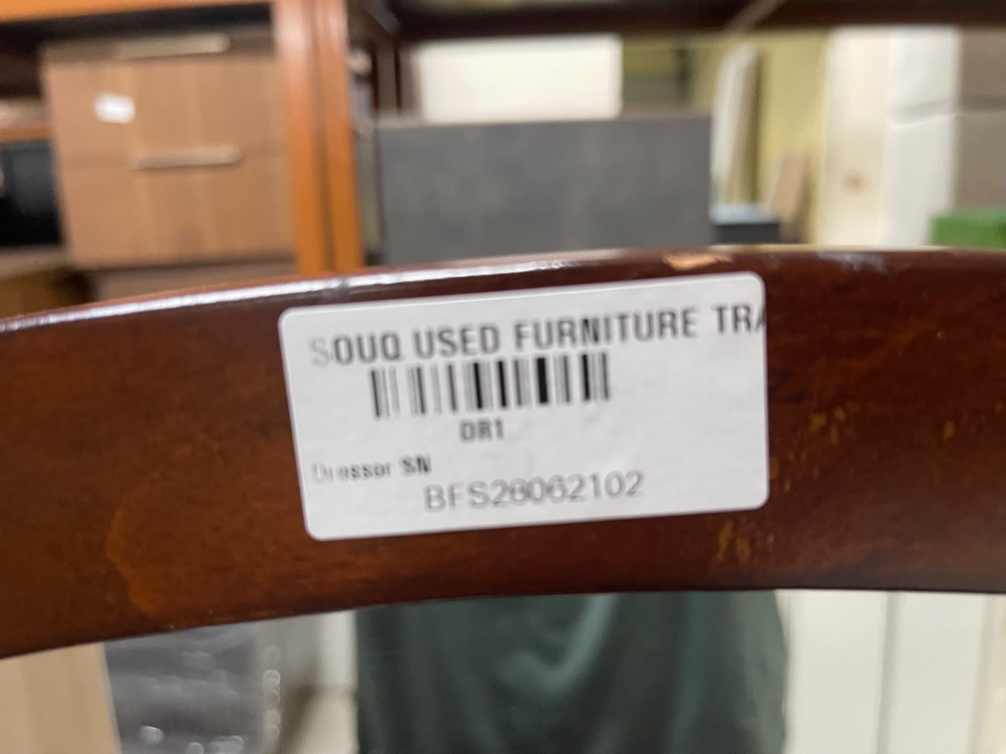 Bufaisal barcode label BFS26062102 for used dressing table with tri-fold mirror