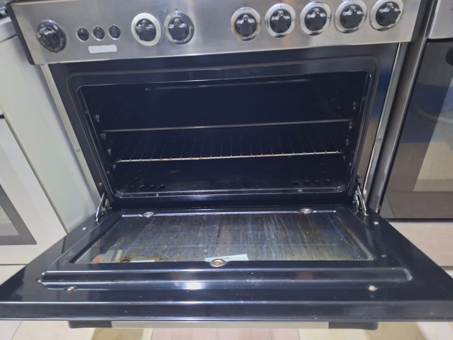 5-Burner Gas Cooker with Oven 3