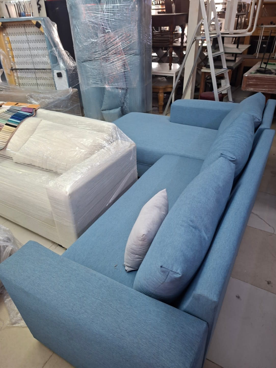L-Shape Sectional Sofa with Chaise