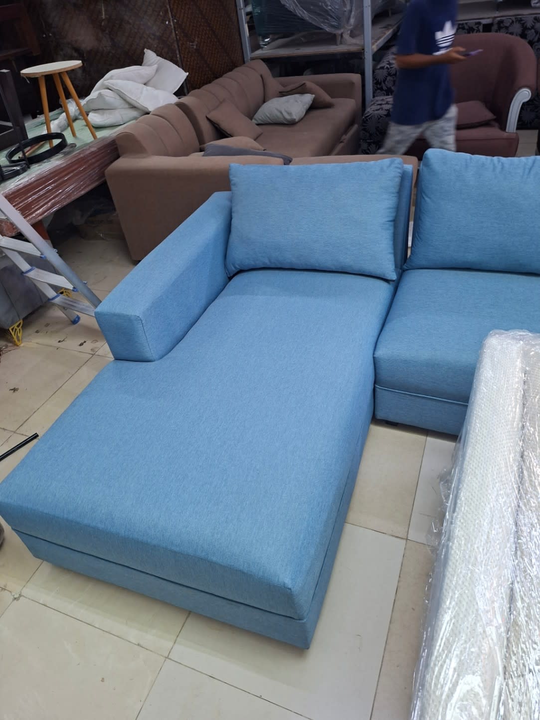 L-Shape Sectional Sofa with Chaise 3