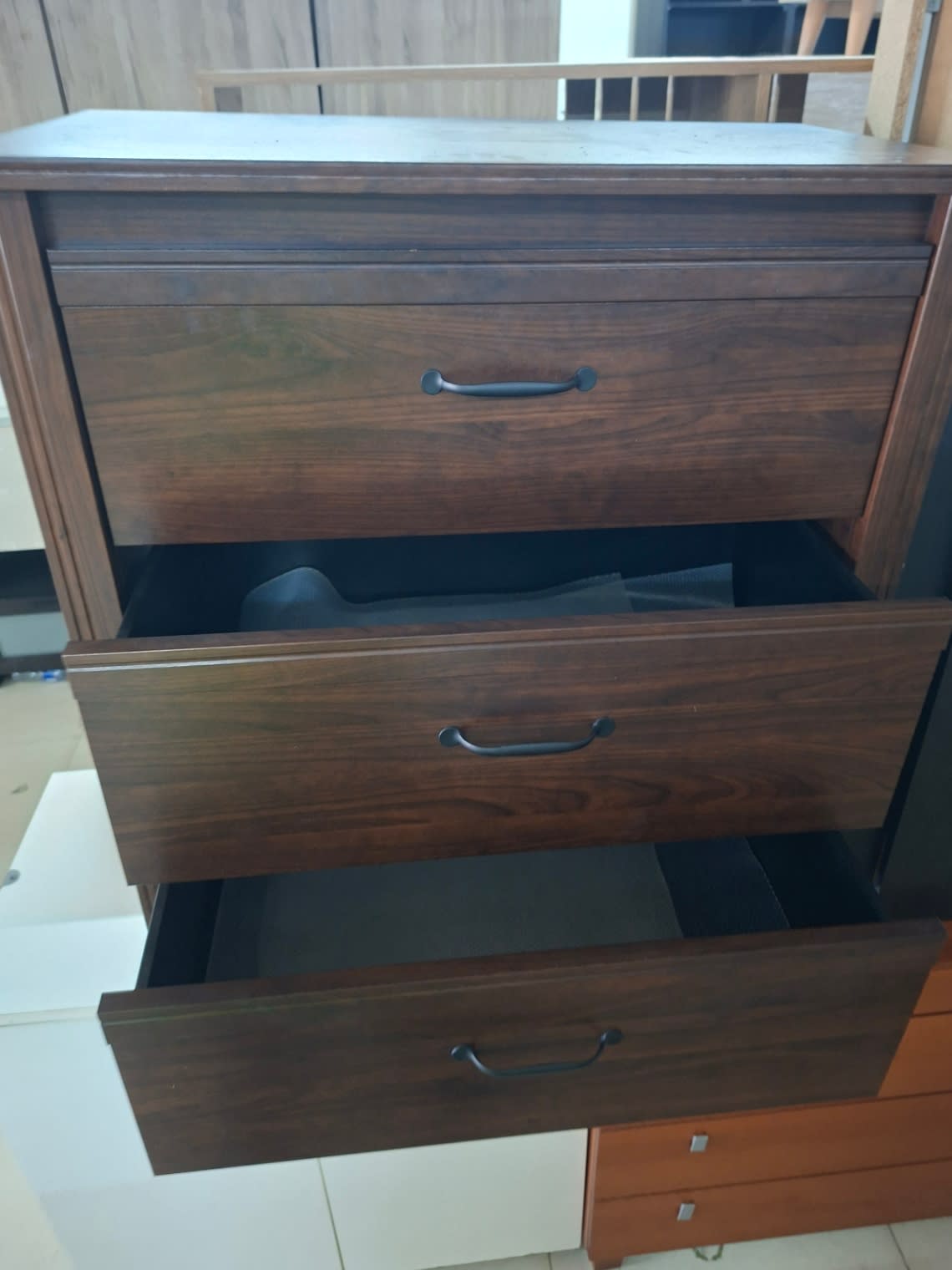 3-Drawer Chest of Drawers 3