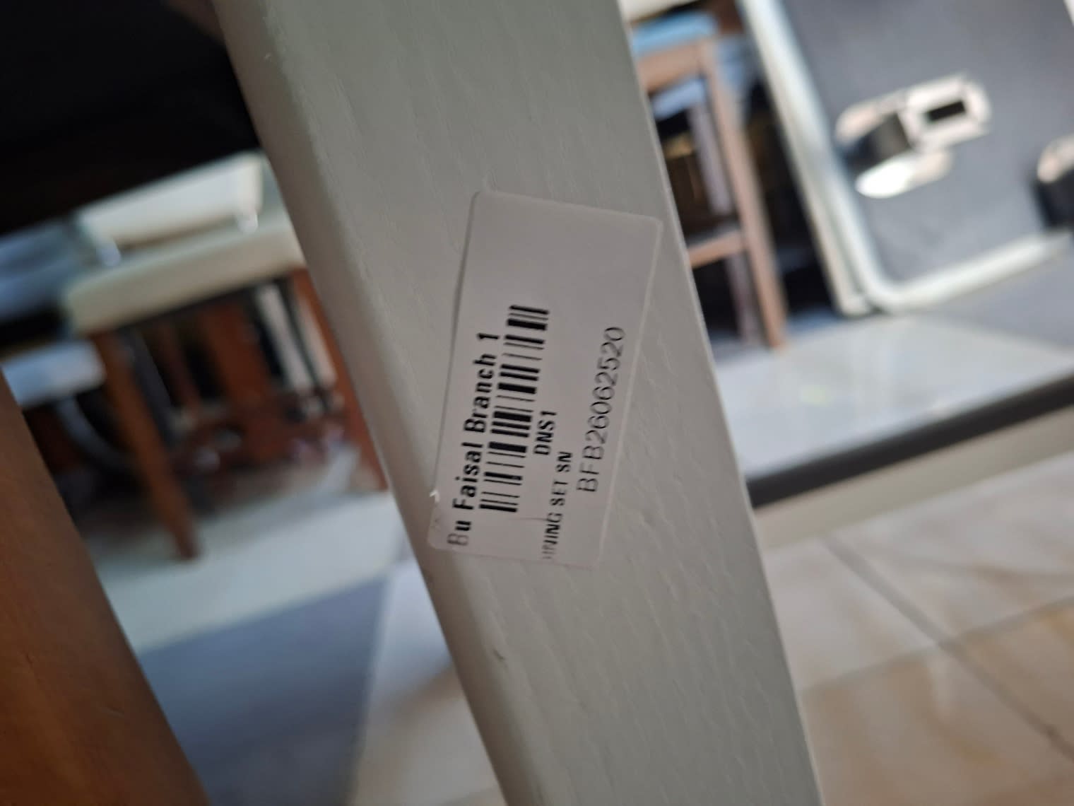 Bufaisal barcode label BFB26062520 on used white bar-height dining set