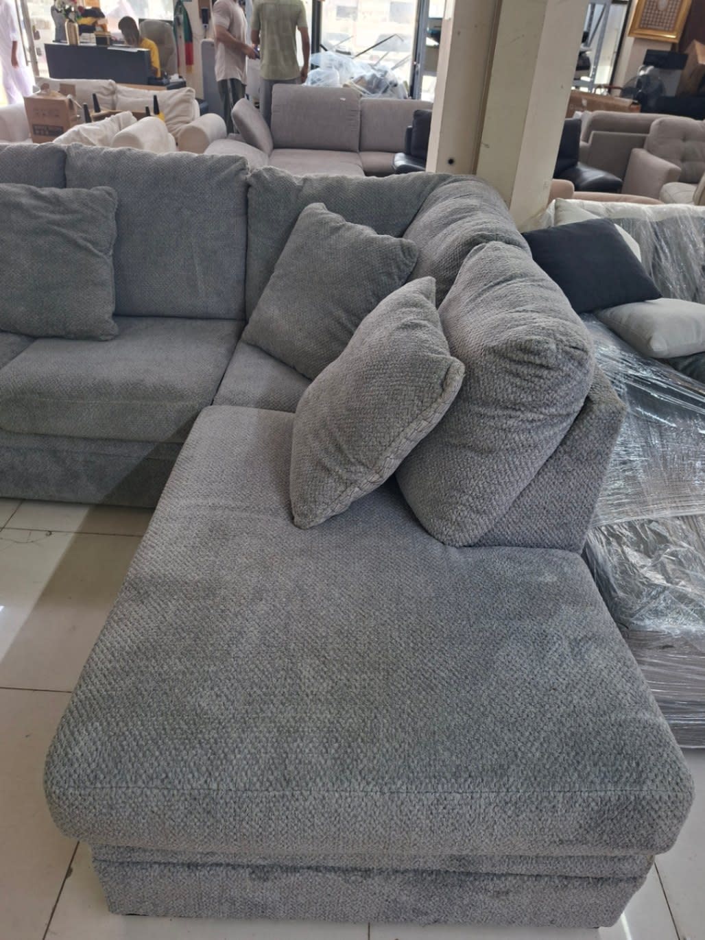 U-Shape Sectional Sofa with Chaise 3