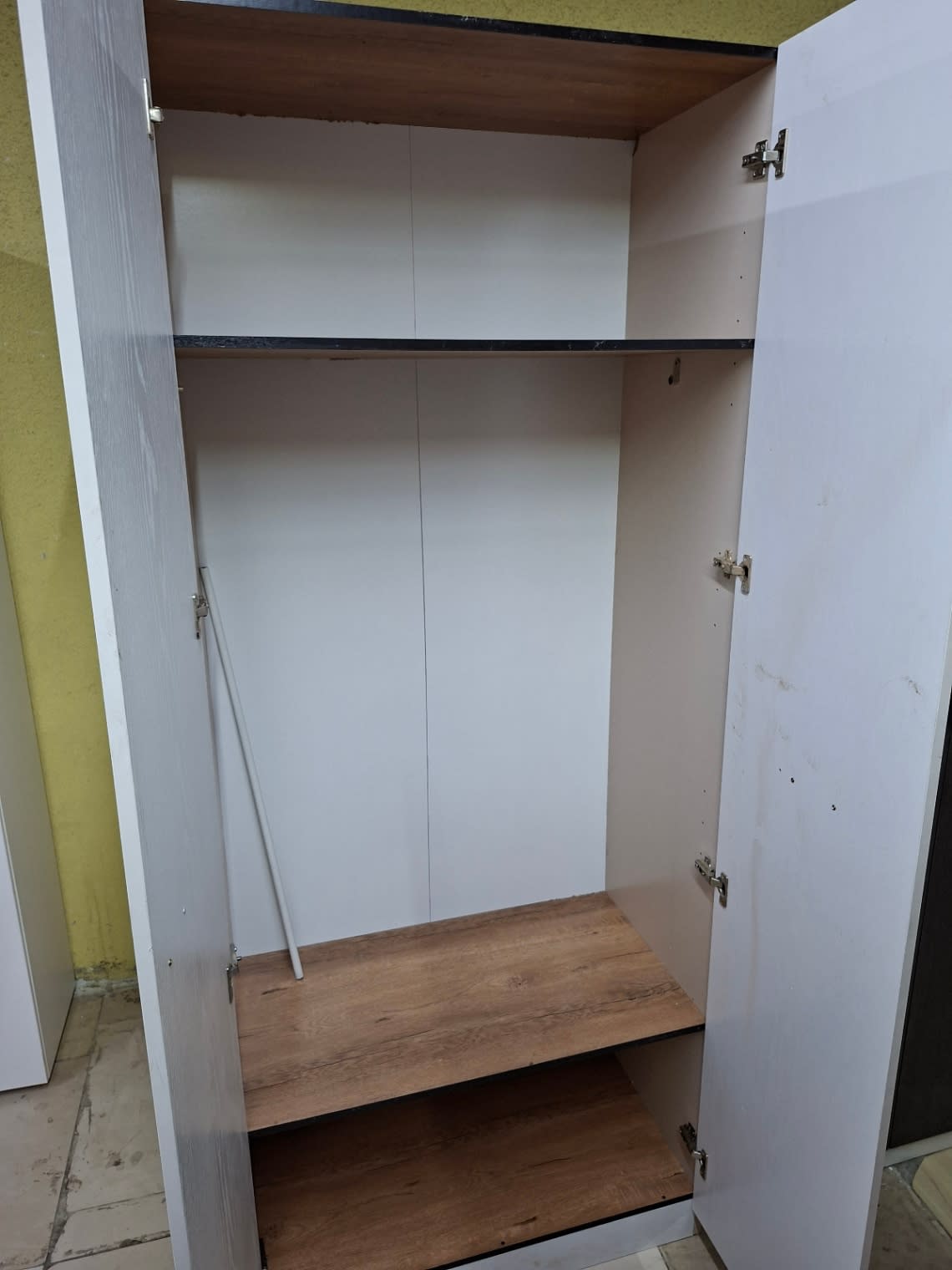 Single-Door Wardrobe with Mirror 2