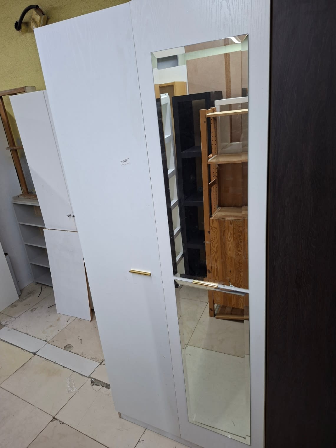Single-Door Wardrobe with Mirror 3