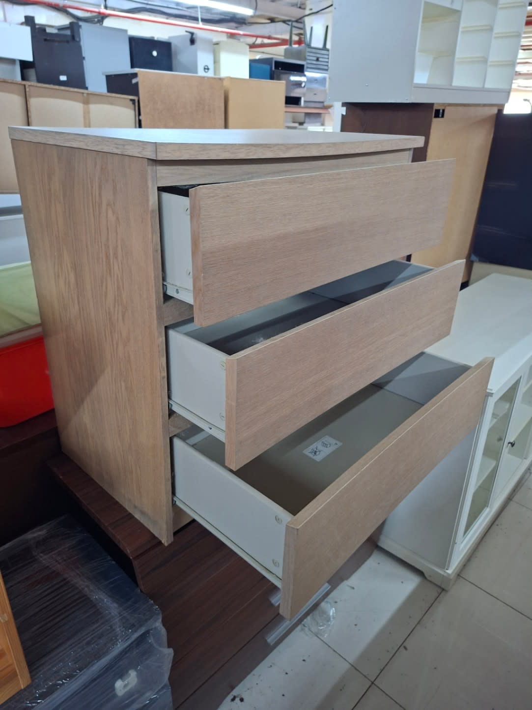 4-Drawer Chest of Drawers 2
