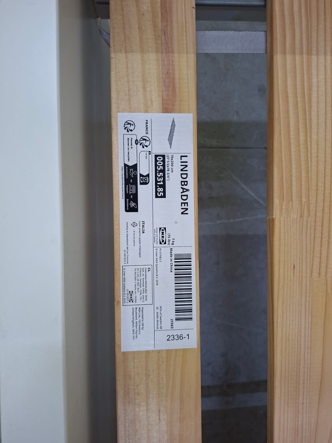 IKEA LINDBÅDEN product label showing article number 005.531.85 on slatted bed base