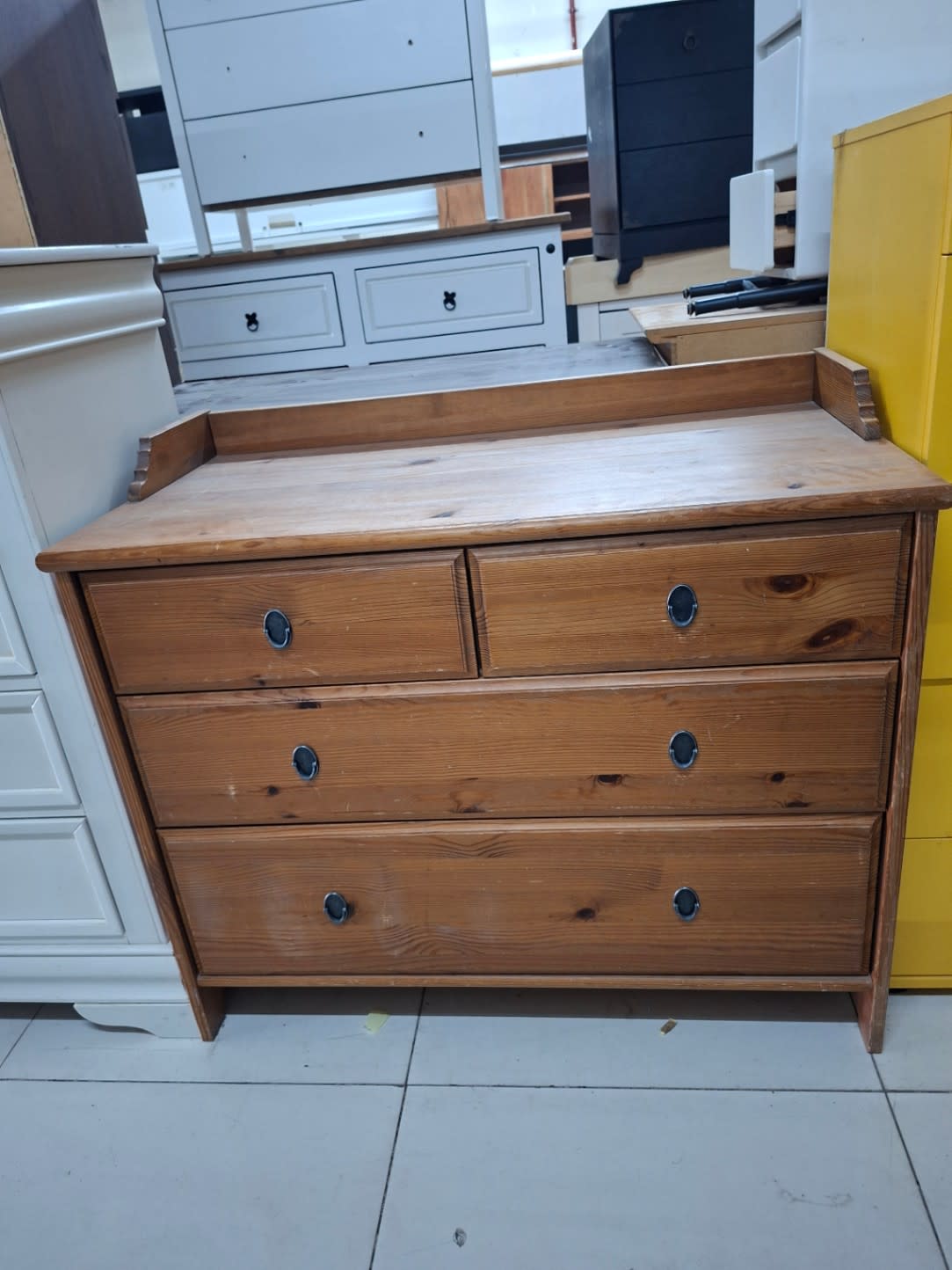 Chest of Drawers with Top Rail