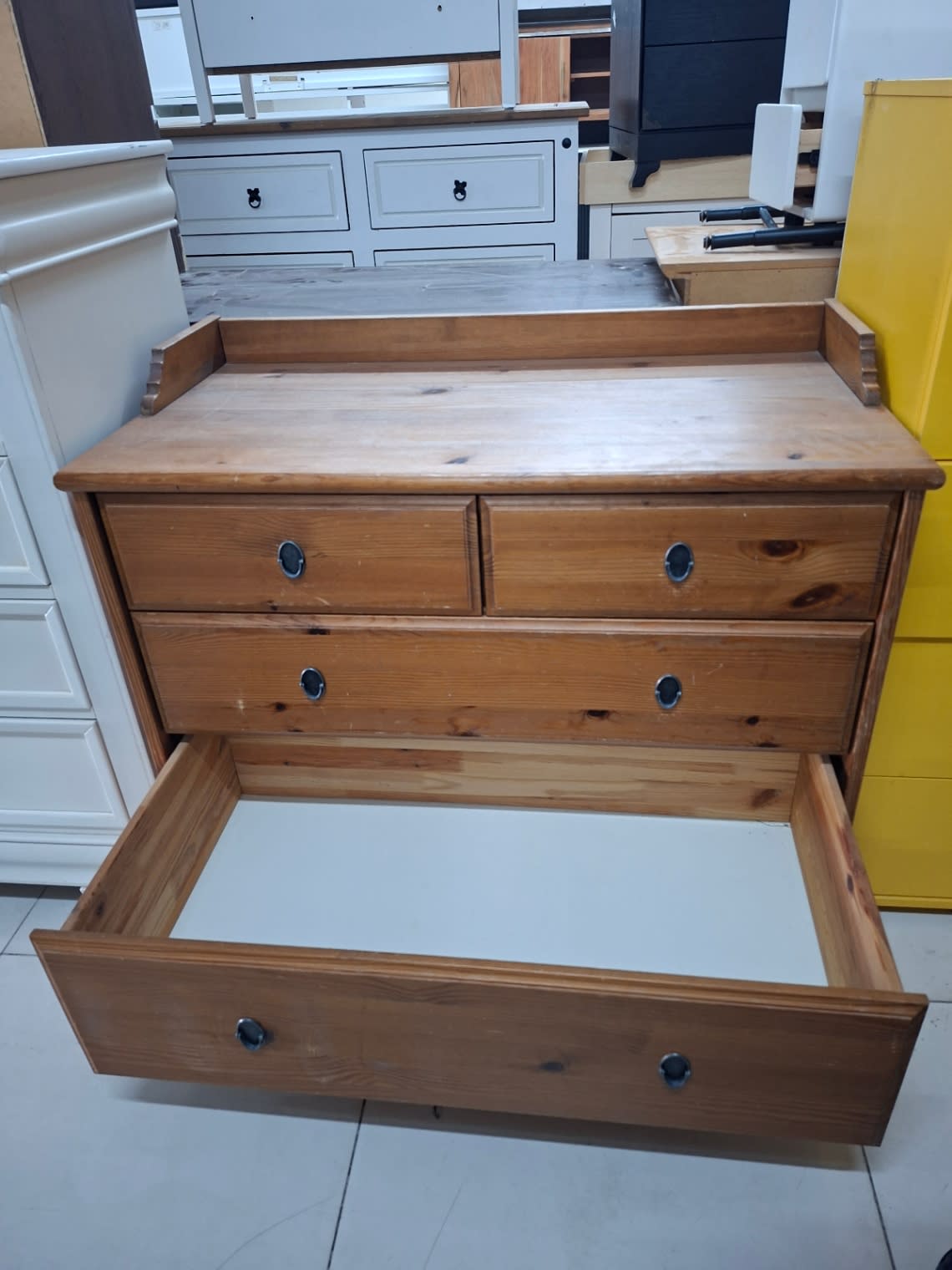 Chest of Drawers with Top Rail 2