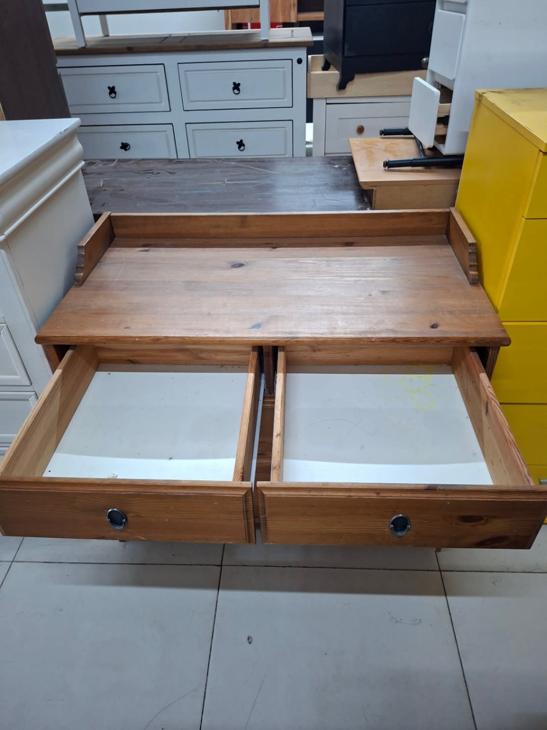 Chest of Drawers with Top Rail 3