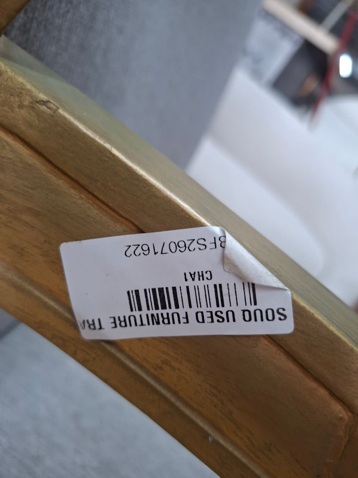 Bufaisal barcode label BFS26071622 for used classic medallion armchair pair