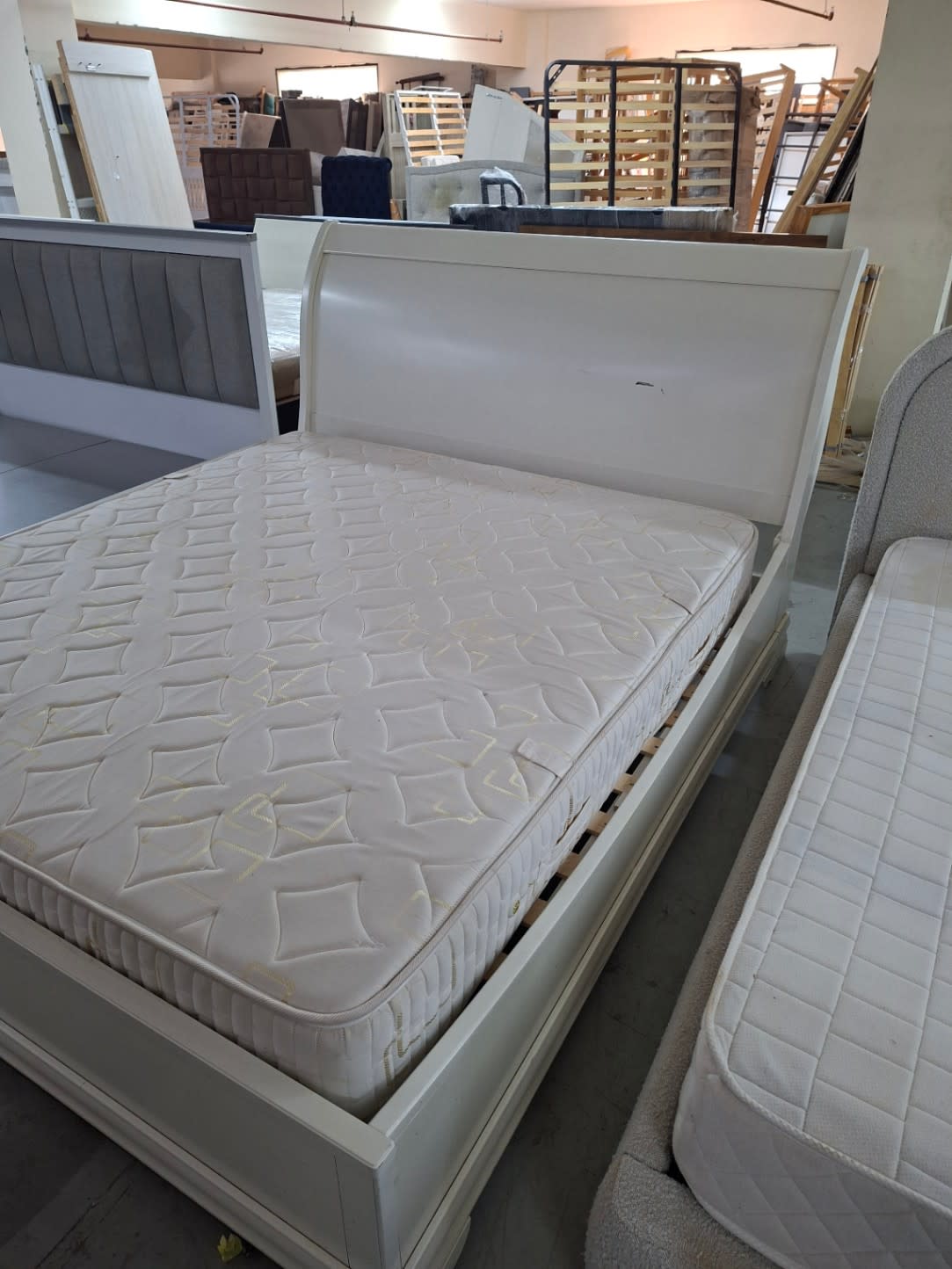 Bufaisal barcode label for used white sleigh bed frame with mattress — item ID 7255b7b2