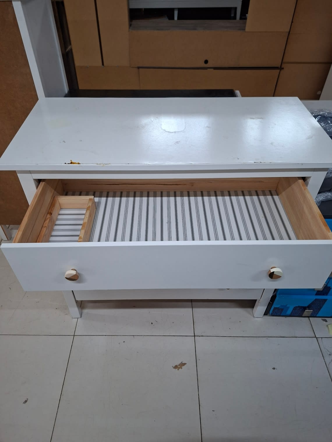IKEA, 3-drawer chest in a white finish 2