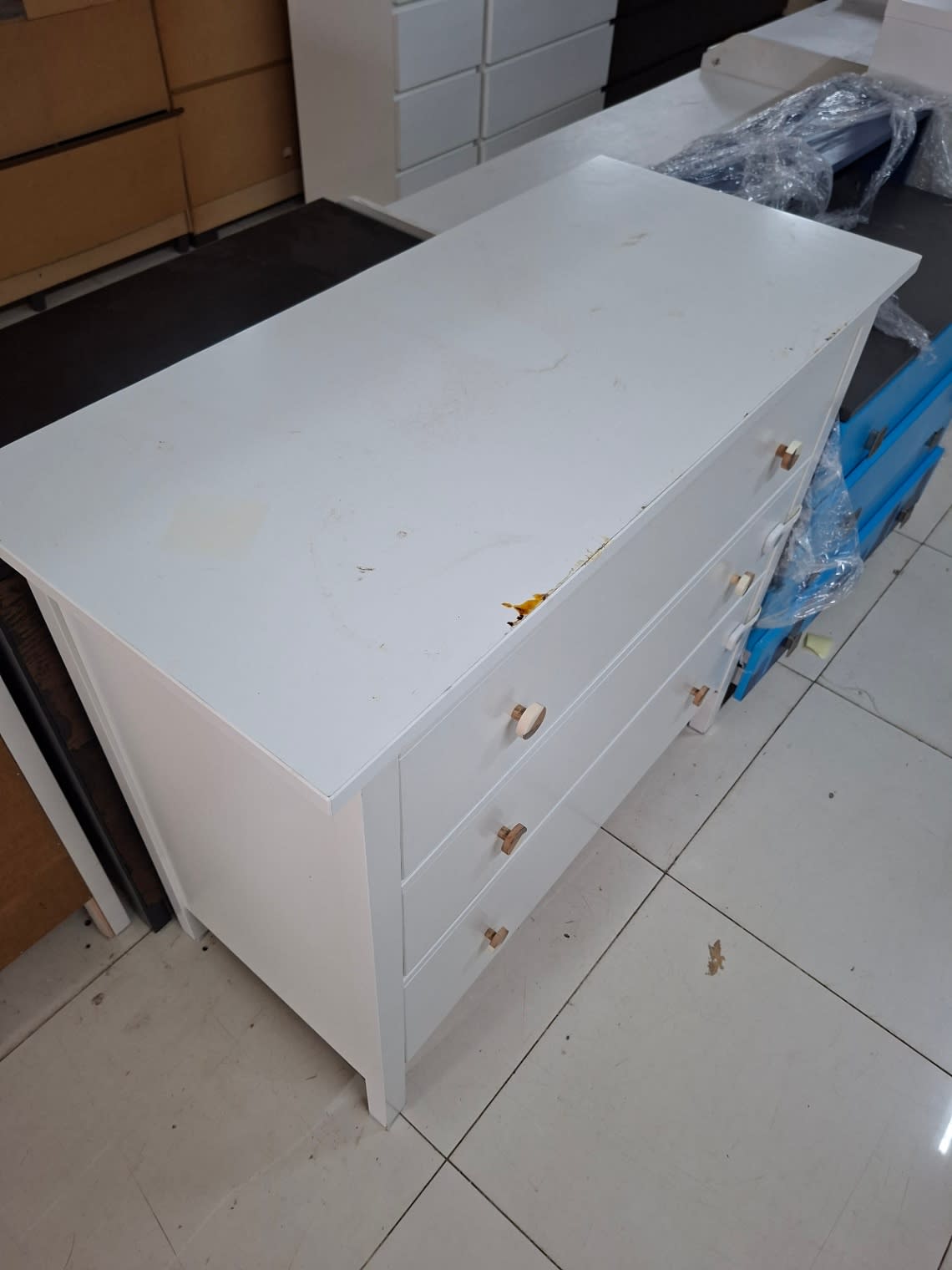 IKEA, 3-drawer chest in a white finish 3