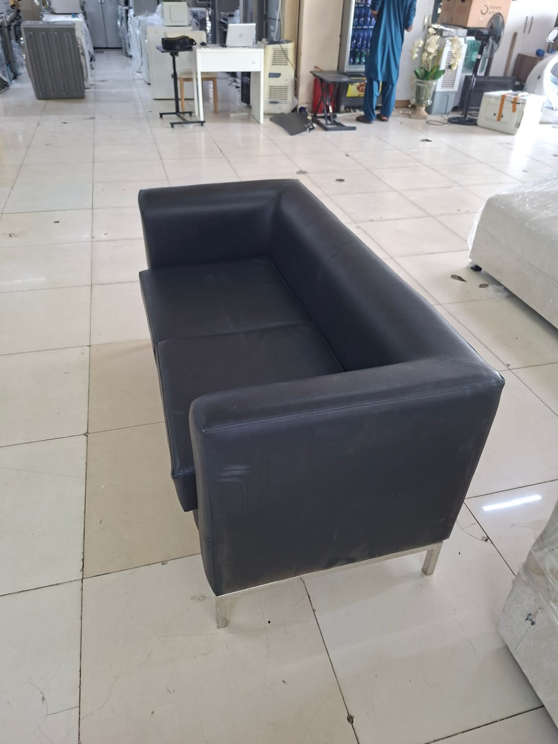2-SEATER SOFA 3