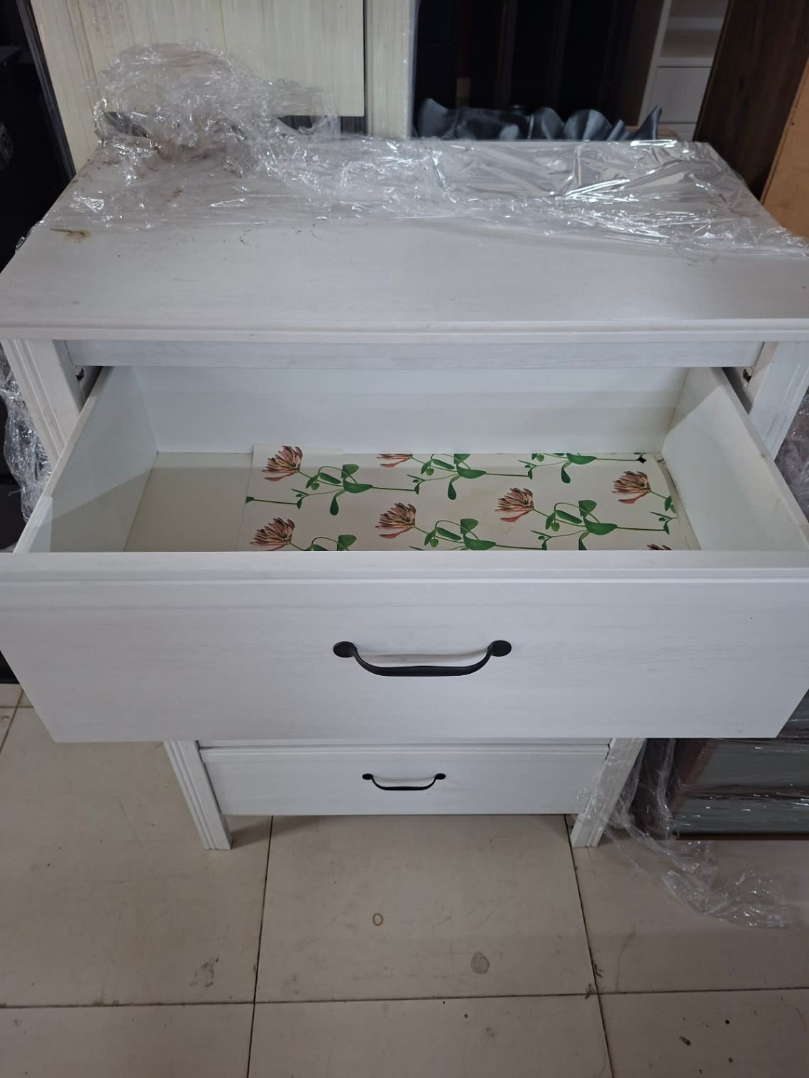 Chest of 4 Drawers 2