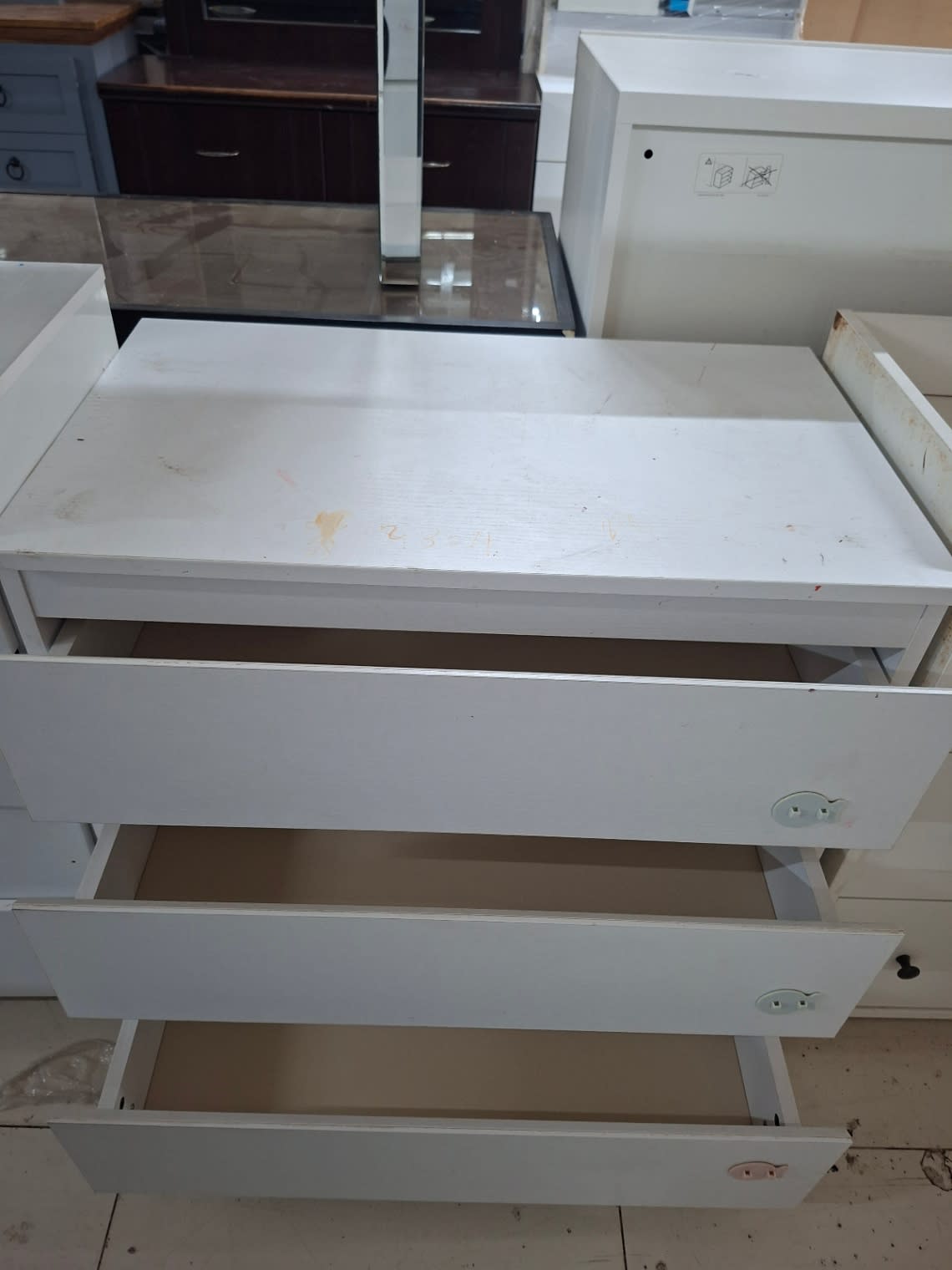 three-drawer dresser 2
