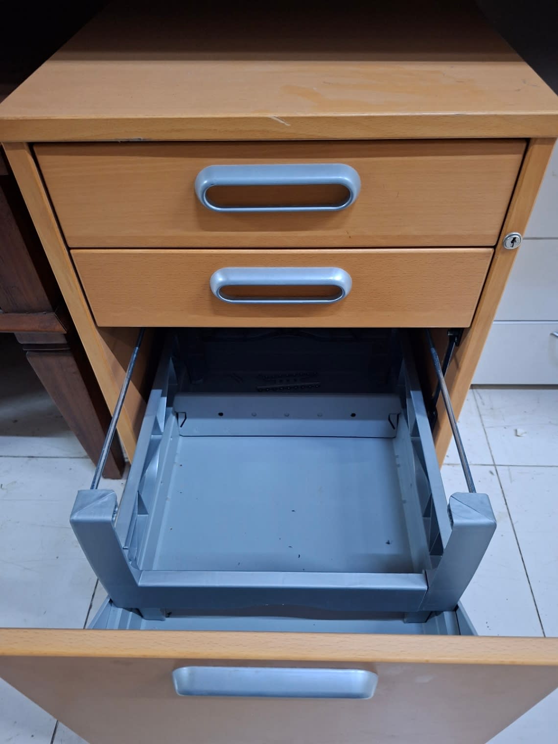 3-Drawer Mobile Pedestal Filing Cabinet 2