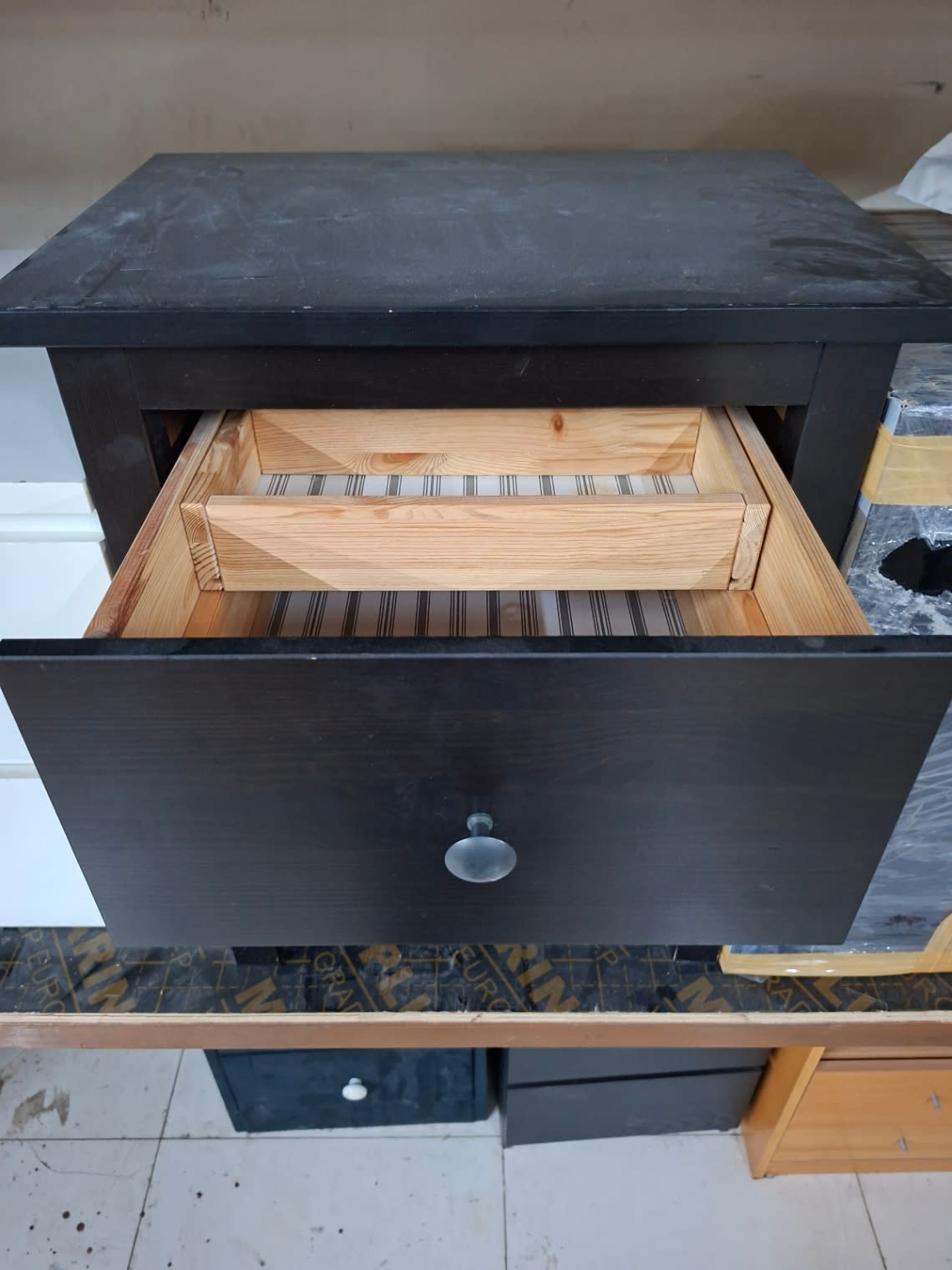 2-Drawer Bedside Table 3
