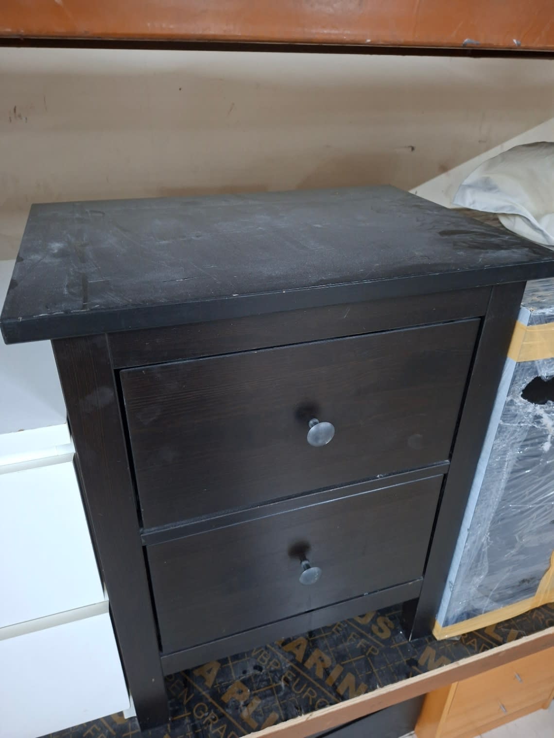 Bufaisal barcode label for used 2-drawer bedside table dark brown