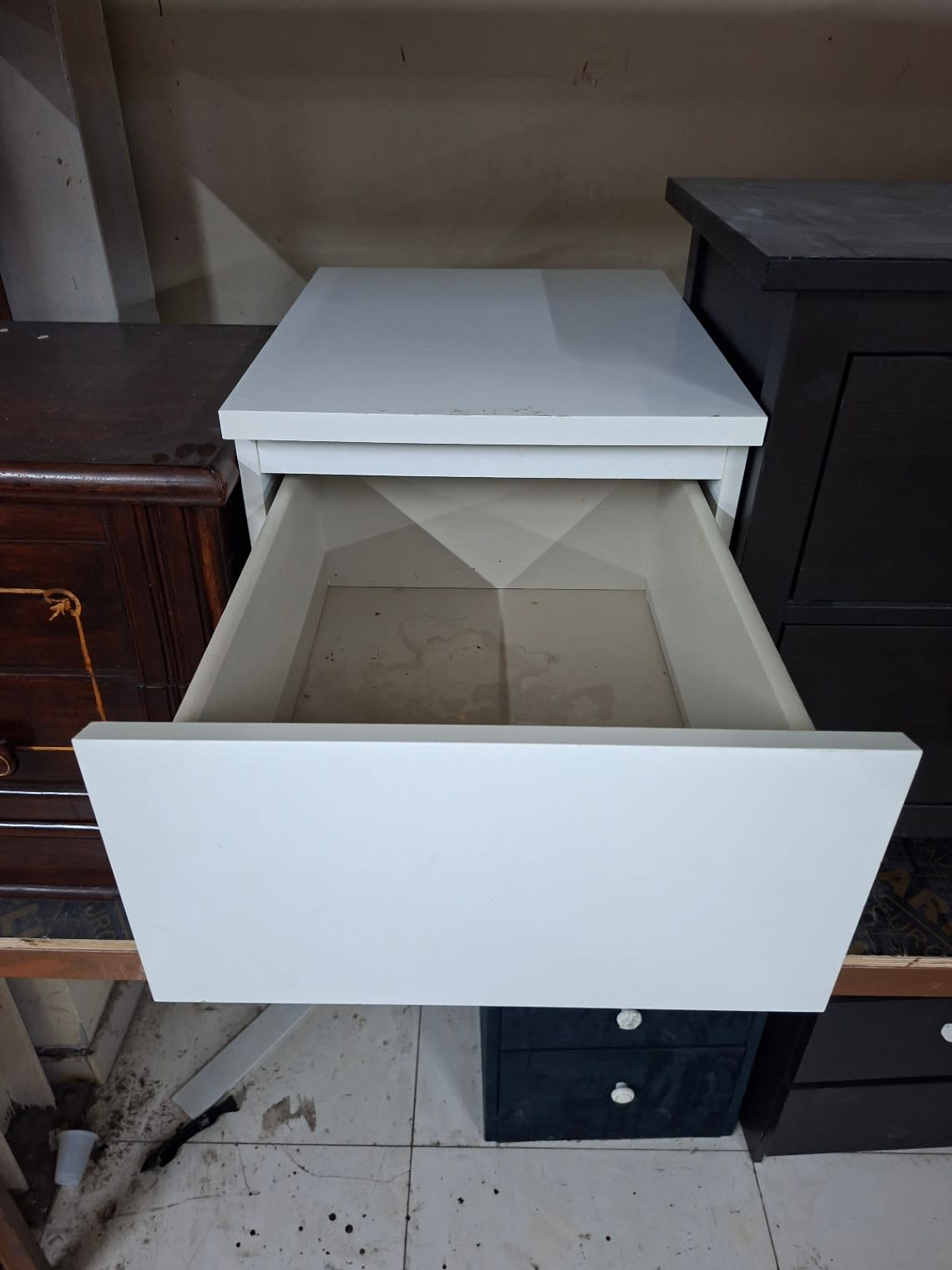2-Drawer Bedside Table 2