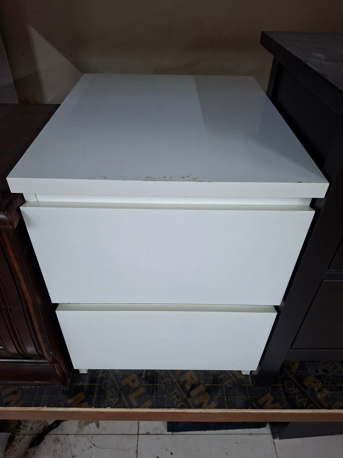 2-Drawer Bedside Table 3