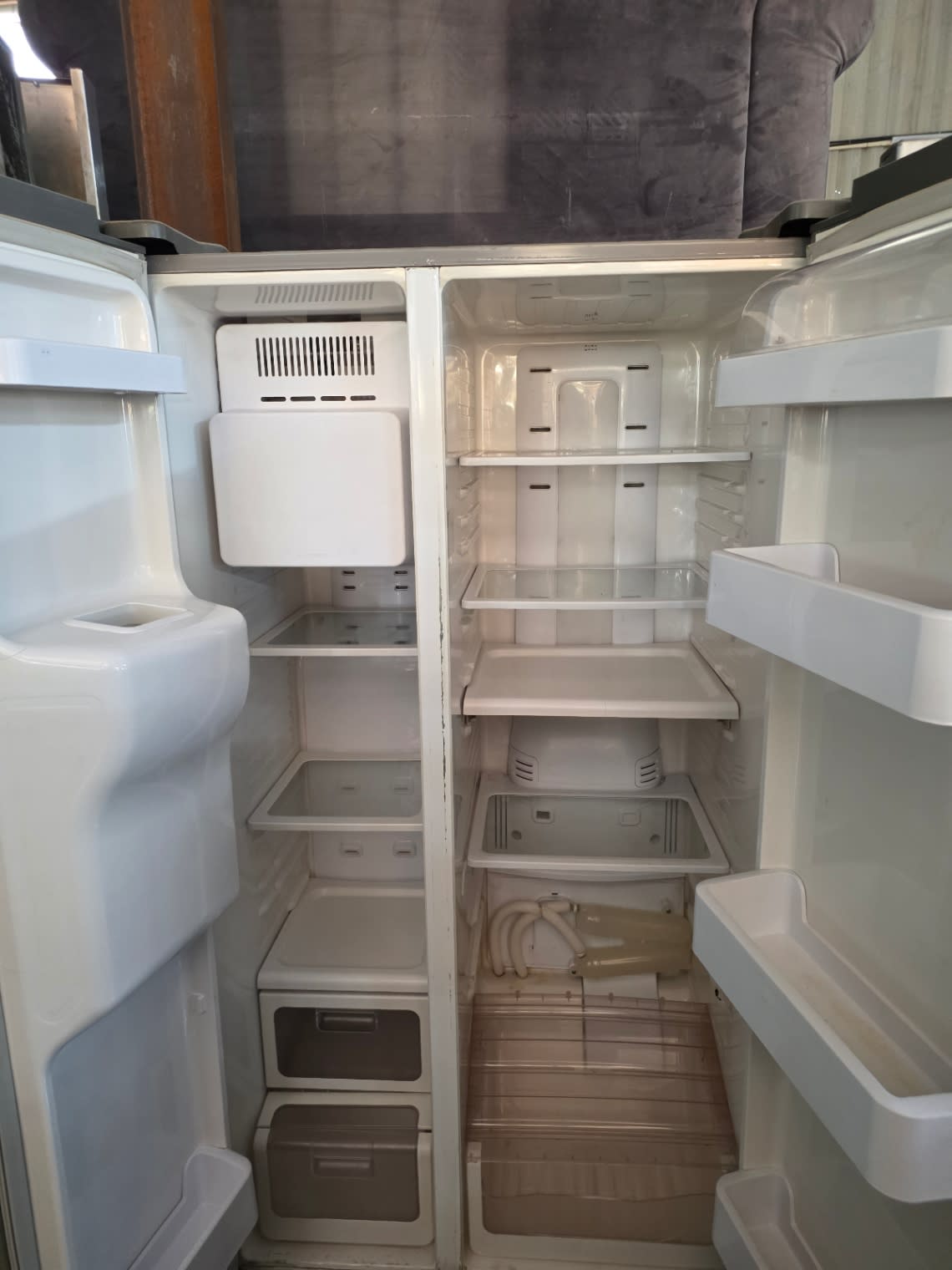 Side-by-Side Refrigerator with Ice and Water Dispenser 3