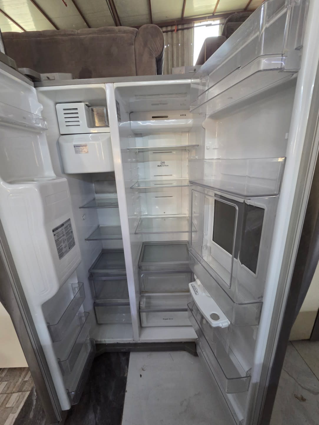 Side-by-Side Refrigerator with InstaView 3