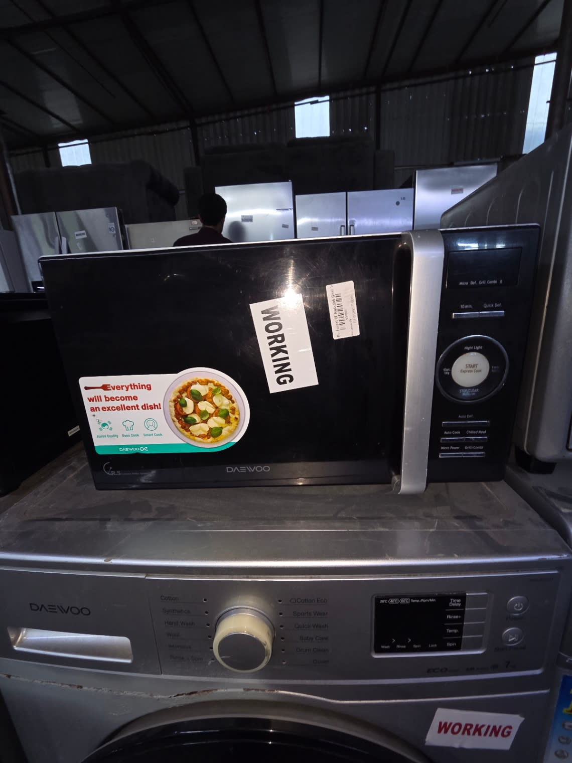 Microwave Oven with Grill