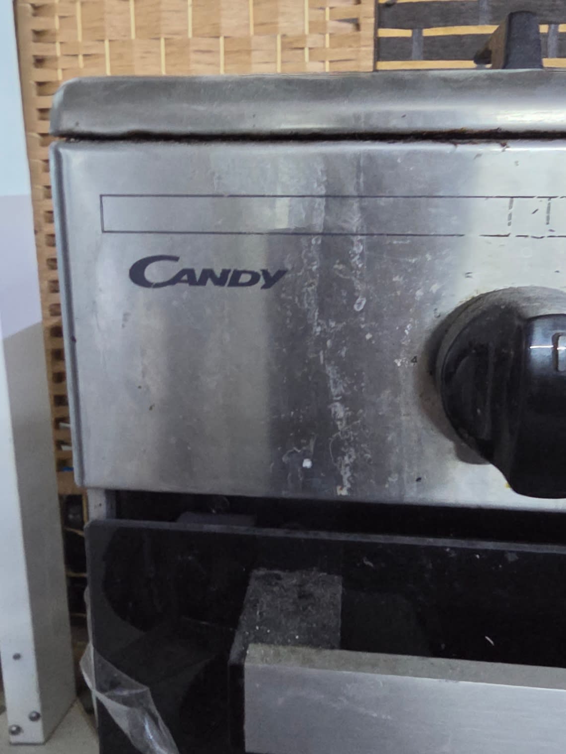Freestanding Gas Cooker with Oven 2