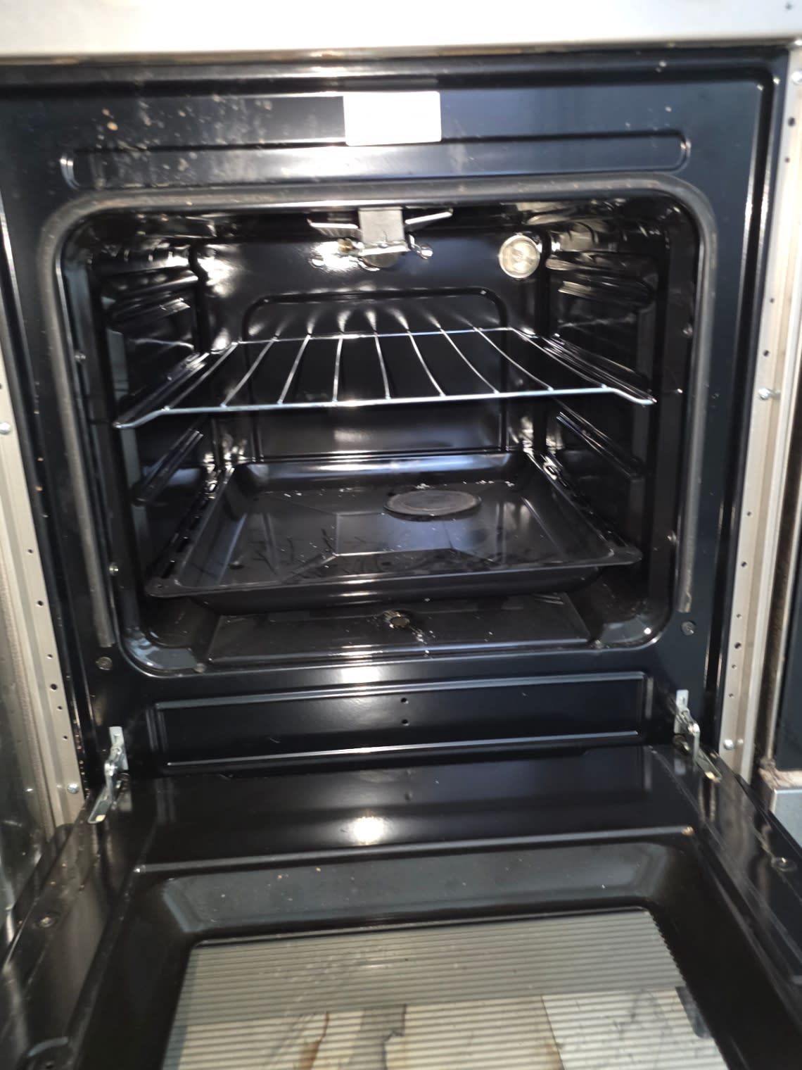 Freestanding Gas Cooker with Oven 3