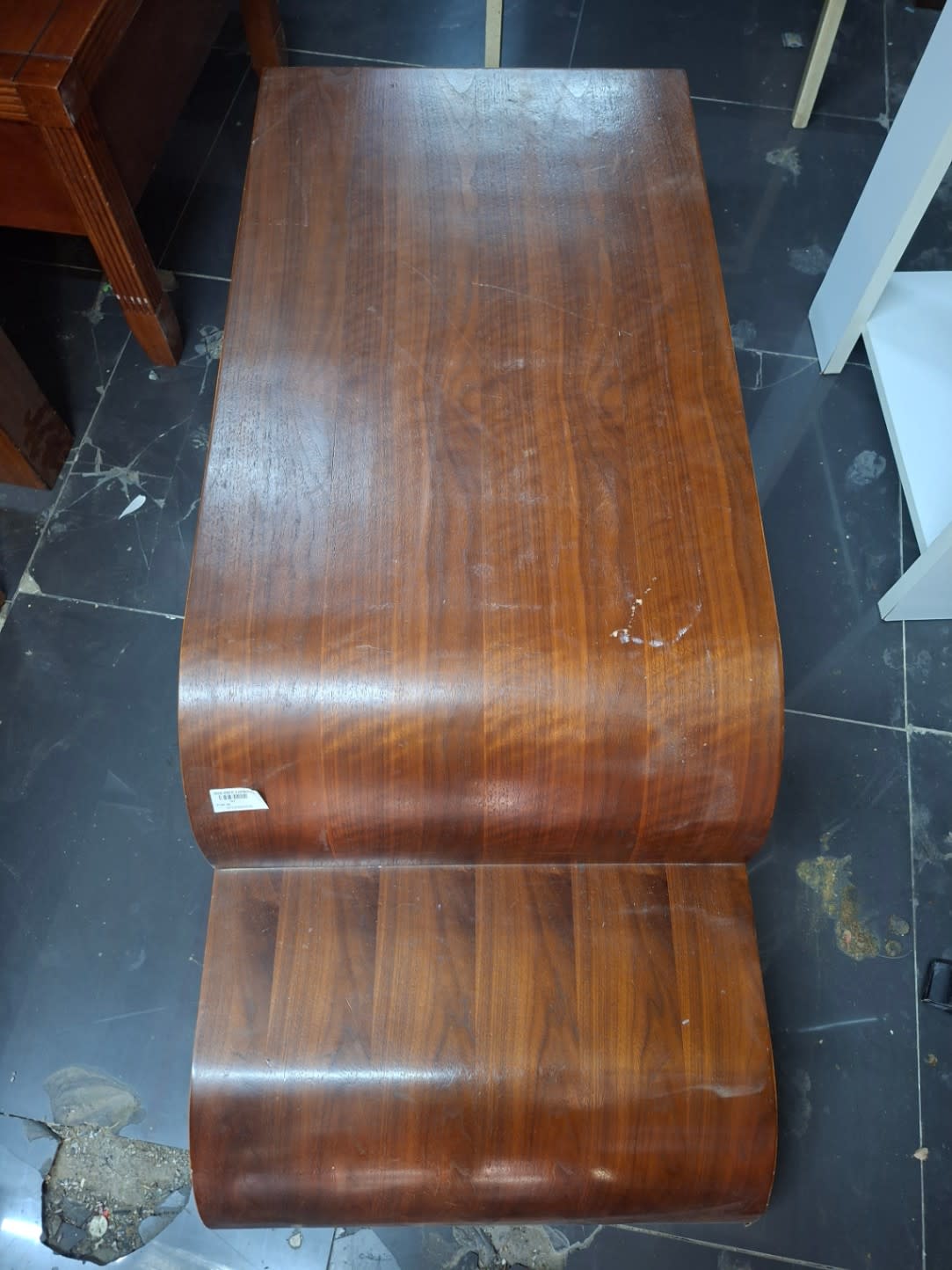 Curved Wave TV Stand 3