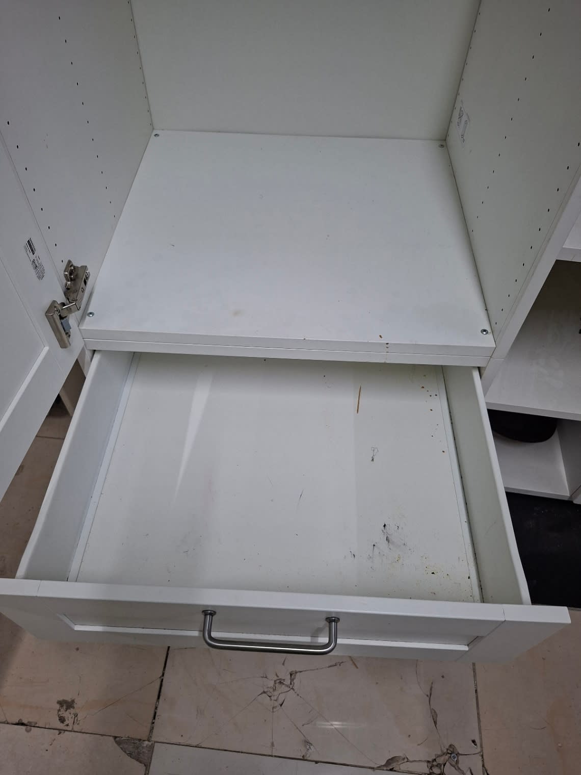 Single-Door Wardrobe with Drawer 3