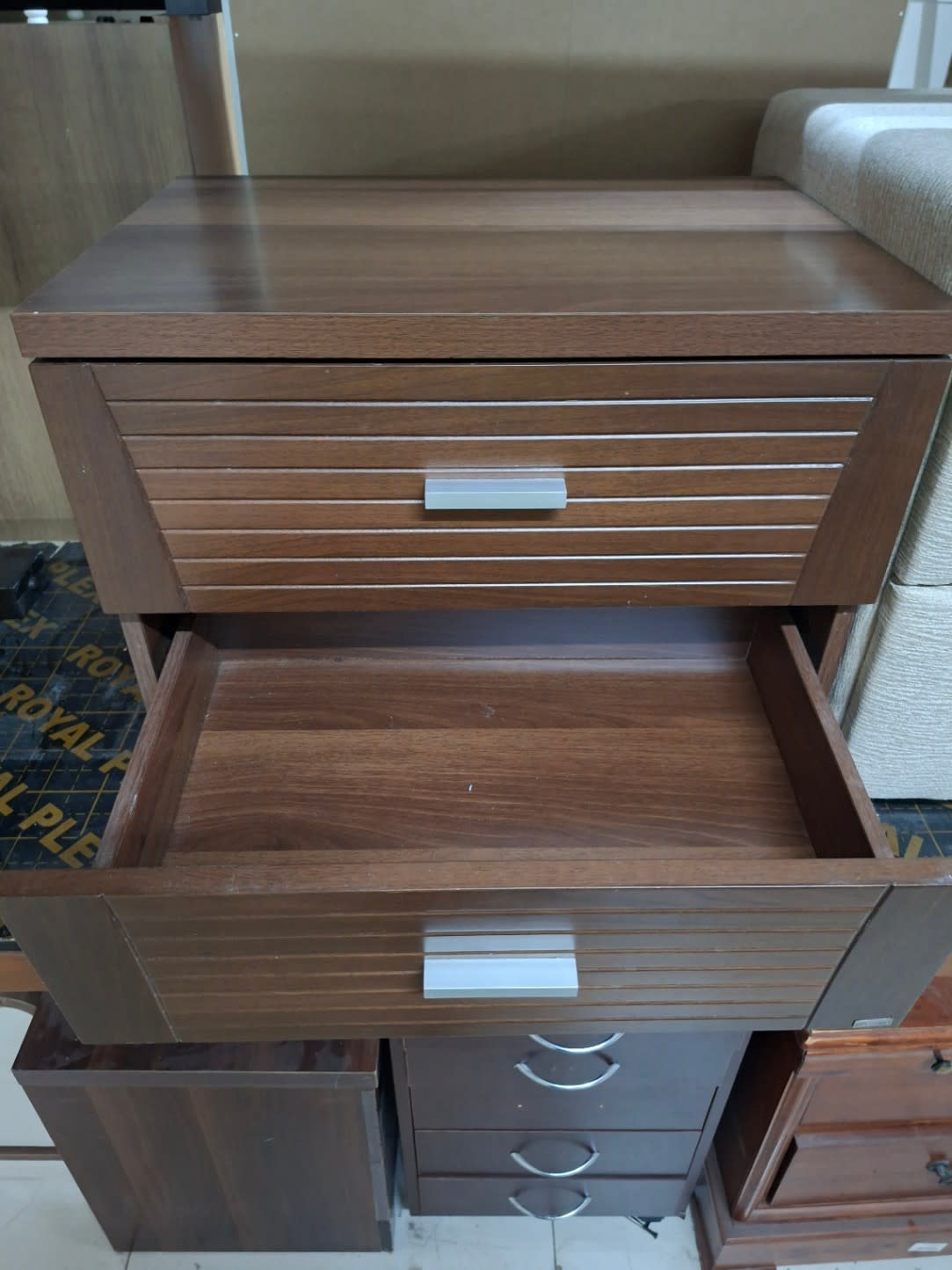 2-Drawer Bedside Table 2