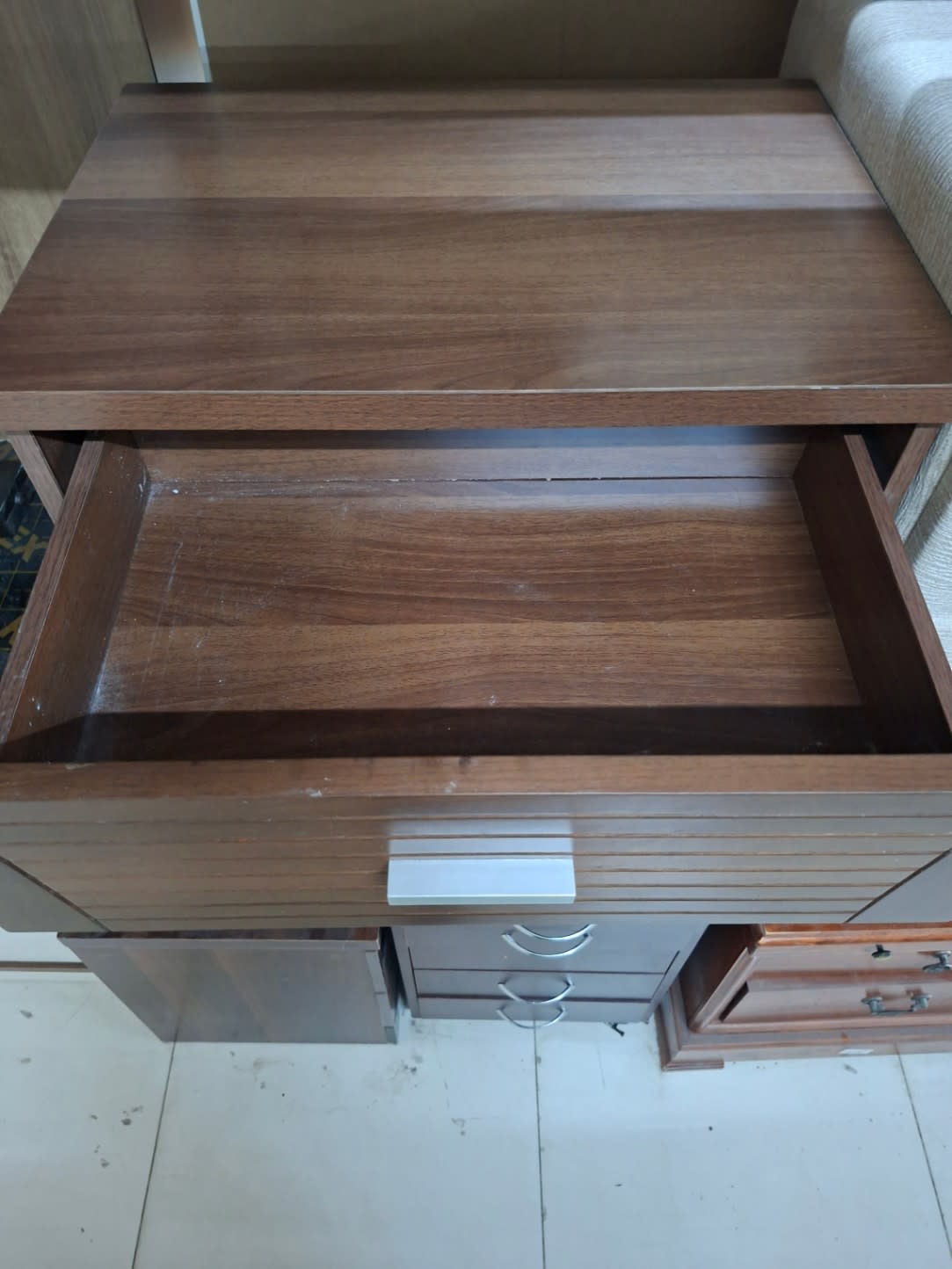 2-Drawer Bedside Table 3