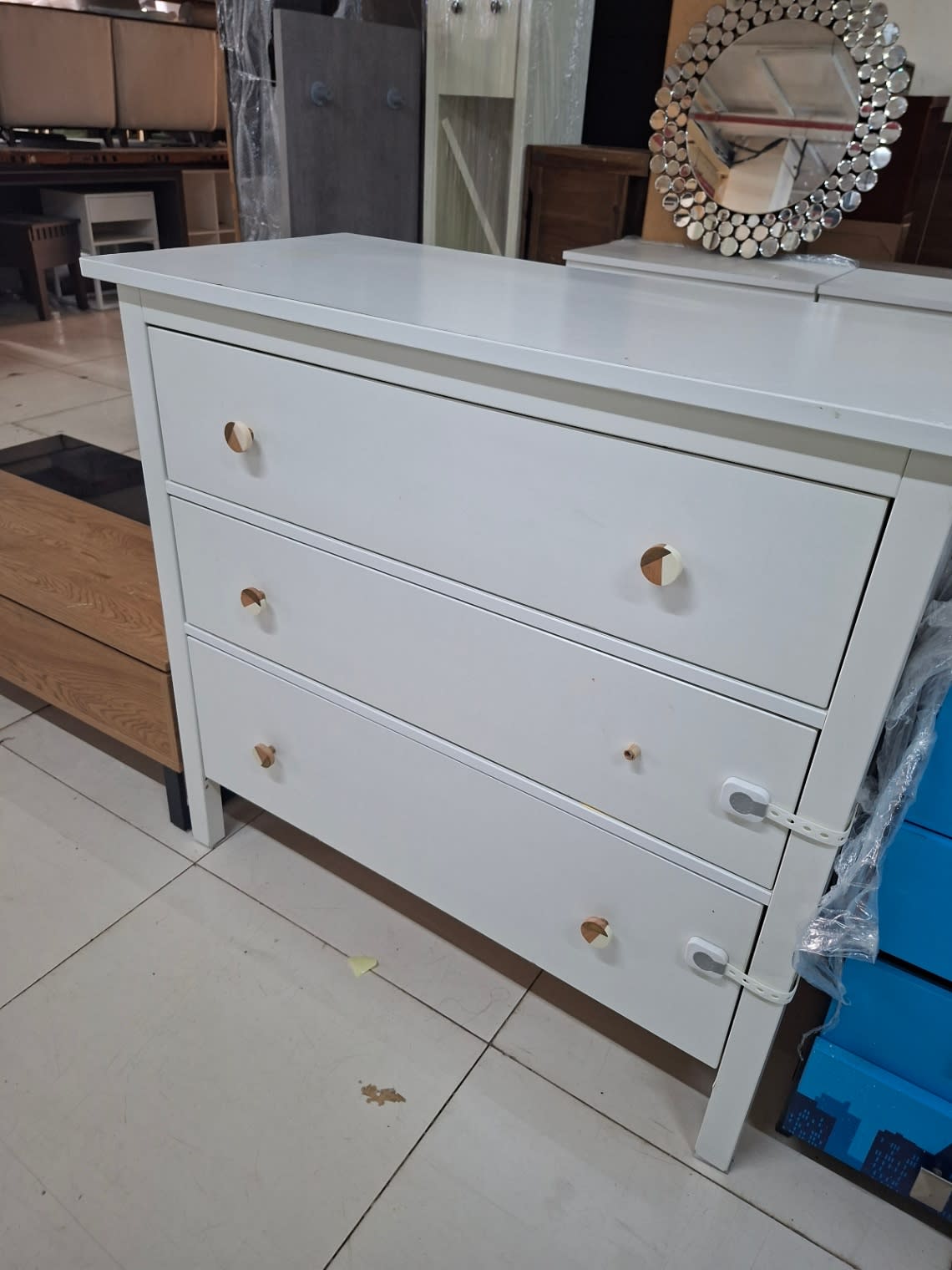 3-Drawer Chest of Drawers 3