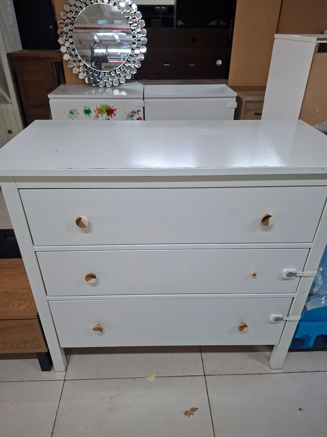 Bufaisal barcode label for used white 3-drawer chest of drawers at Shop C Ajman