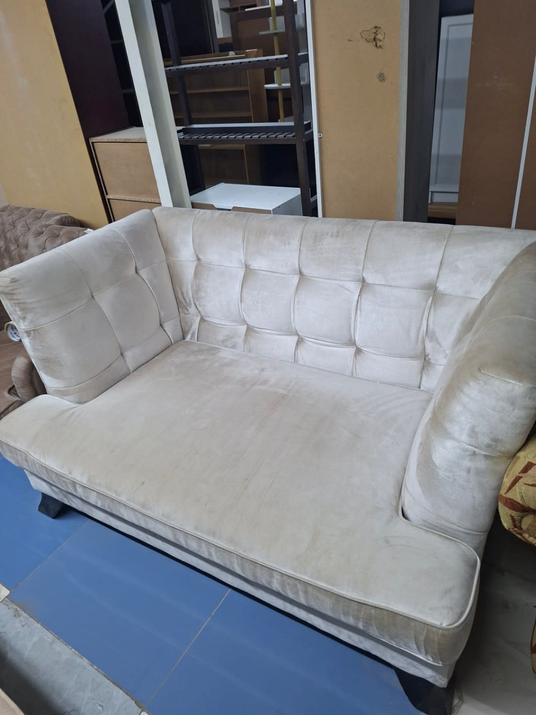 2-Seater Tufted Sofa 2