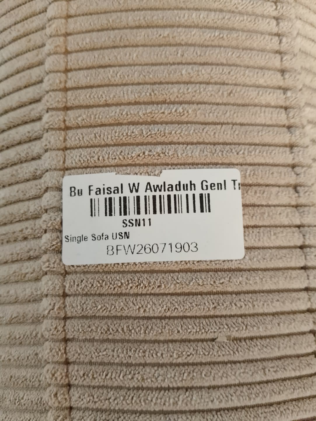 Bufaisal barcode label BFW26071903 on used 2-seater beige corduroy sofa