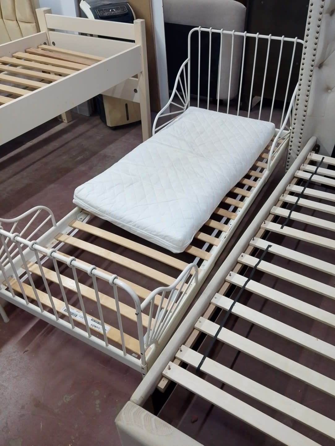 MINNEN Extendable Kids Bed Frame with Mattress 3